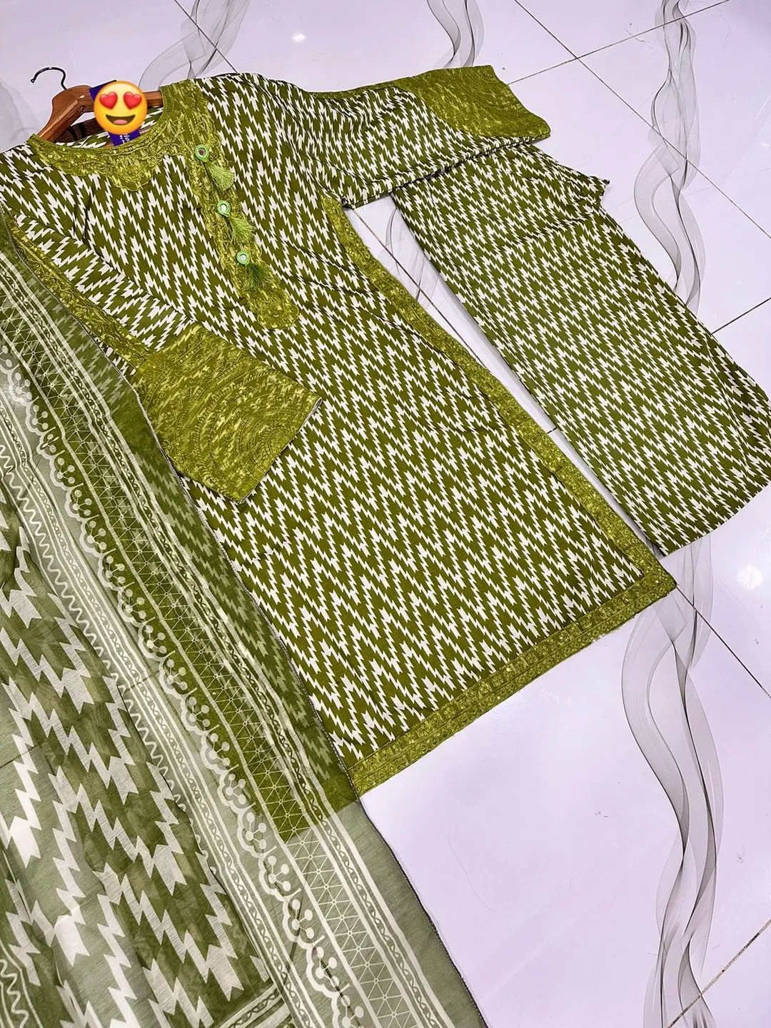 3 Pcs Women's Stitched Lawn Printed Suit