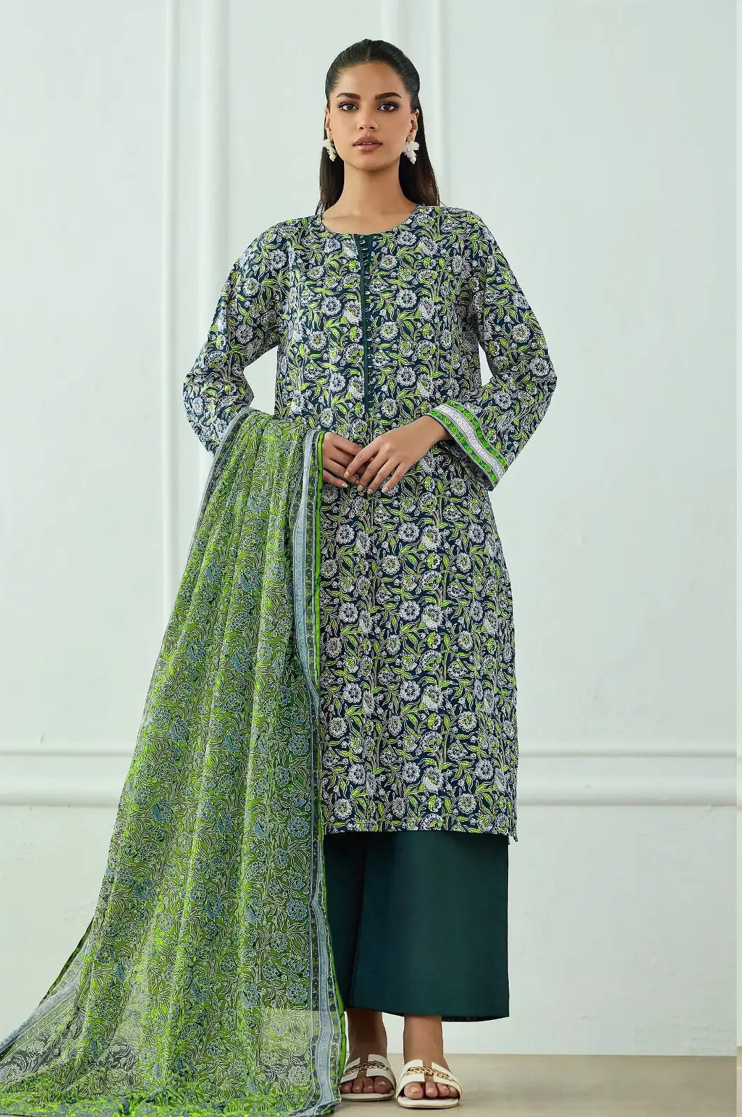 3 Pcs Women's Unstitched Printed Suit