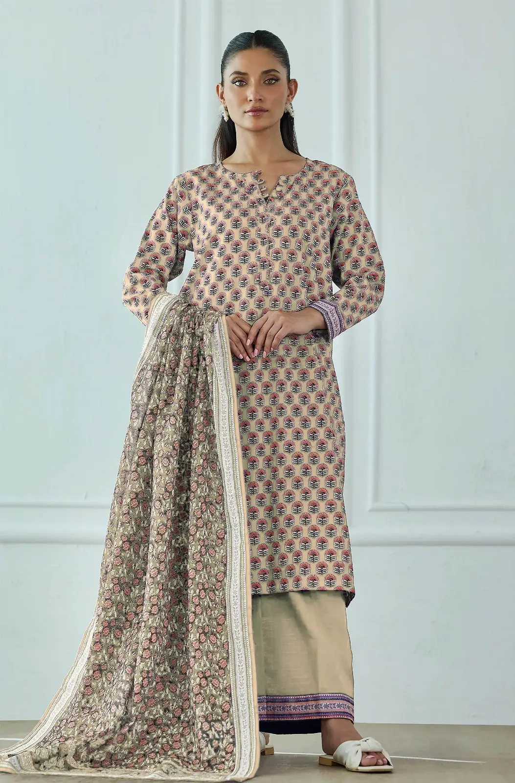 3 Pcs Women's Unstitched Printed Suit