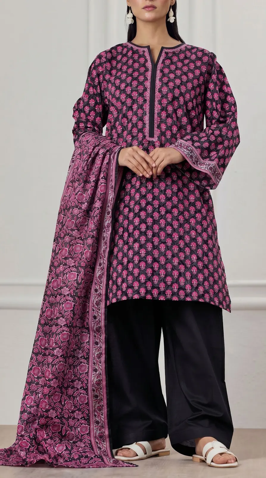 3 Pcs Women's Unstitched Printed Suit