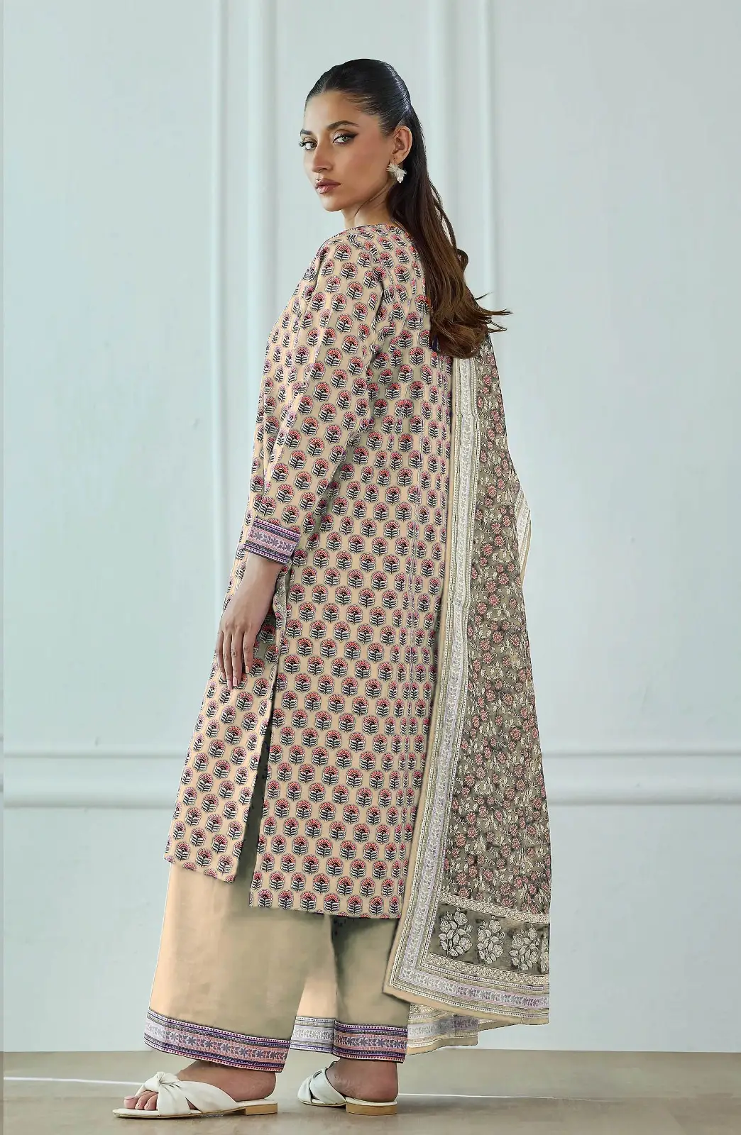 3 Pcs Women's Unstitched Printed Suit